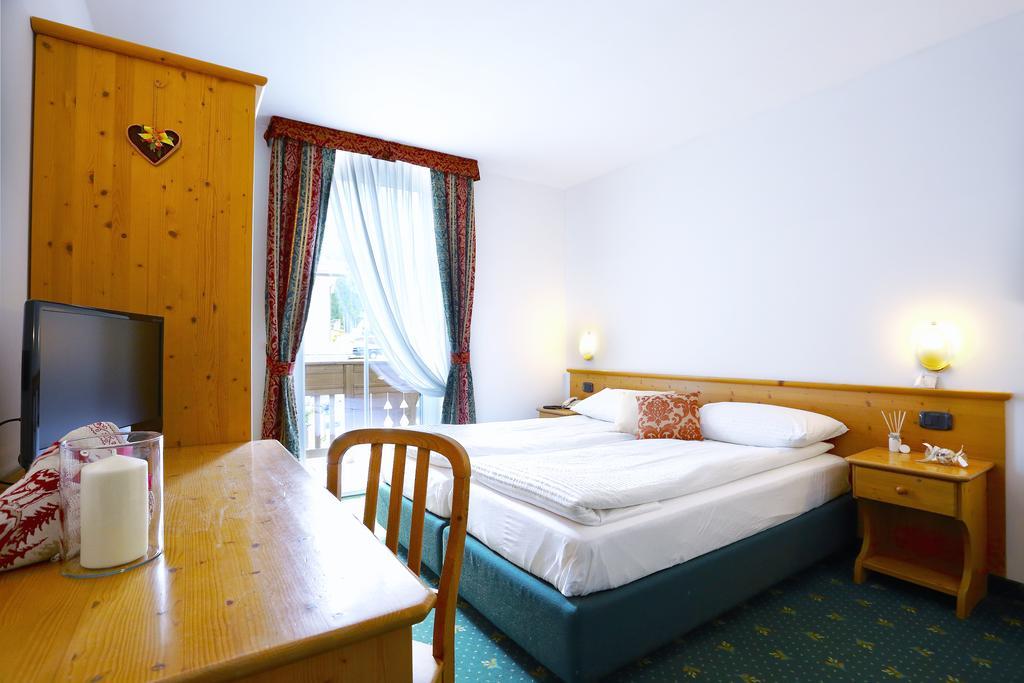 Alp Hotel Dolomiti 迪马罗 外观 照片