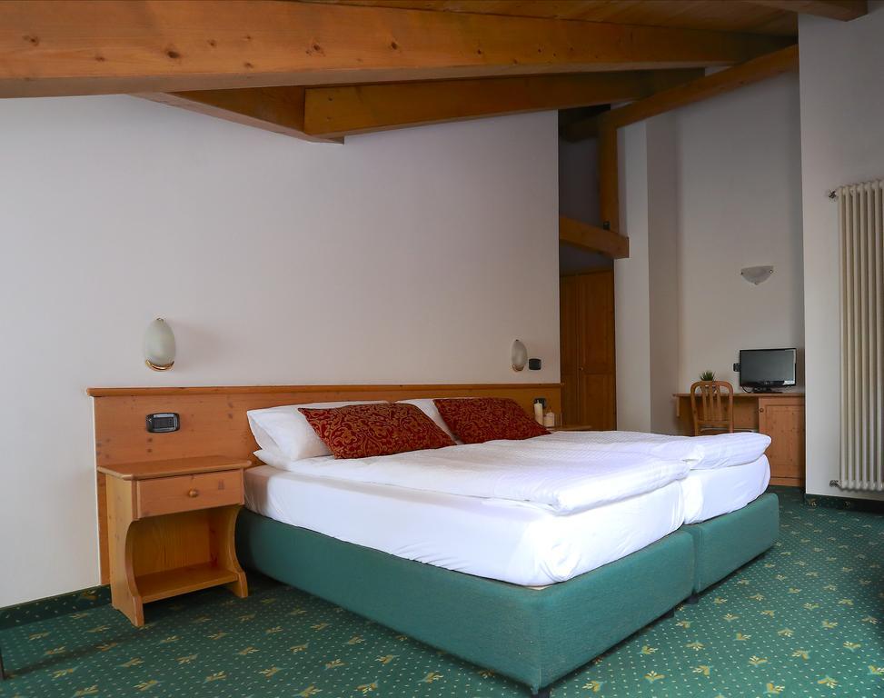 Alp Hotel Dolomiti 迪马罗 外观 照片