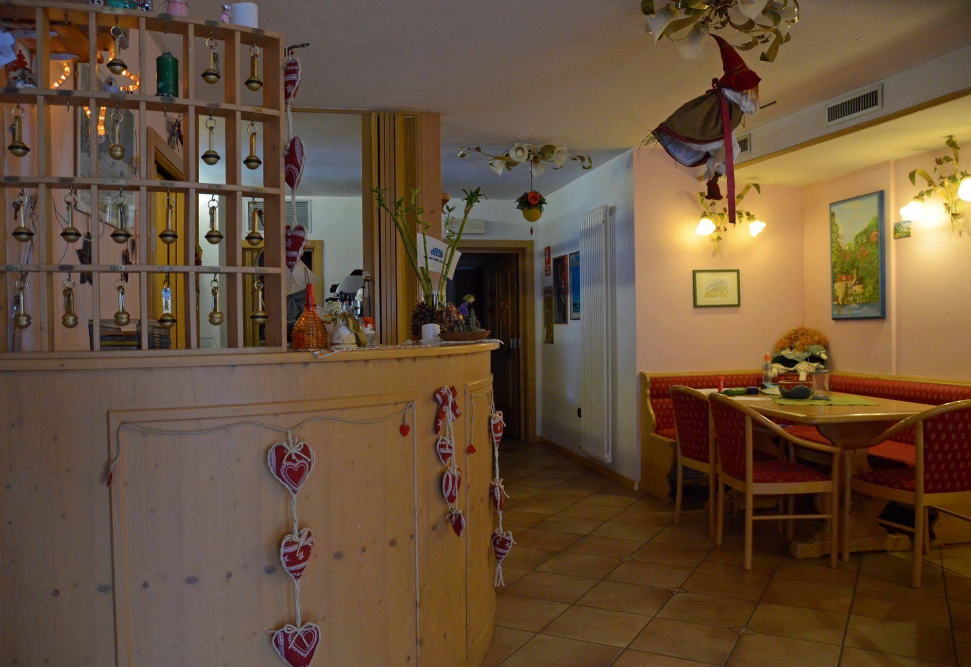 Alp Hotel Dolomiti 迪马罗 外观 照片